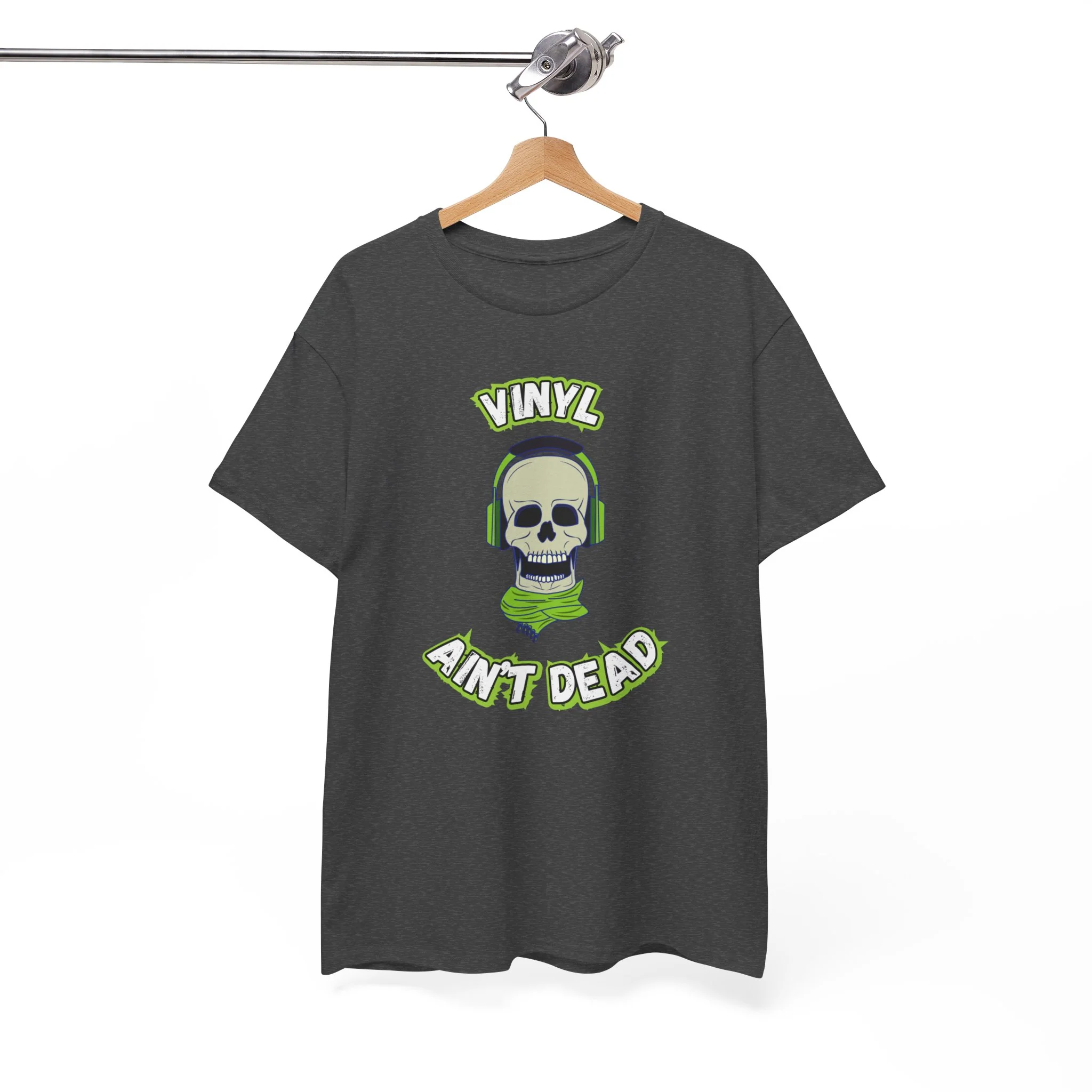 'Vinyl Ain't Dead' Headphones Men's T-Shirt - Image 28